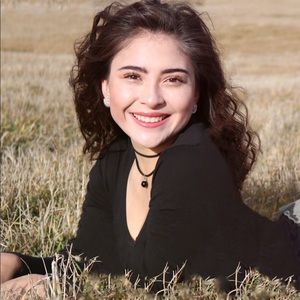 Meet your Posher, Ivania